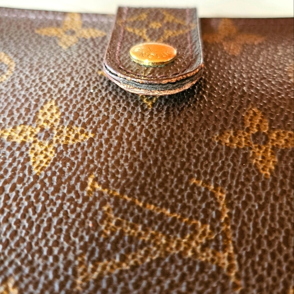 Authentic Louis Vuitton Monogram Canvas Wallet - Picture 11 of 11